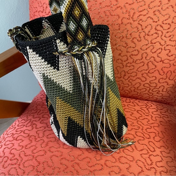 Wayuu | Mochila Woven Drawstring Chevron Earth Tones Crossbody Bag w Tassels - Picture 5 of 9